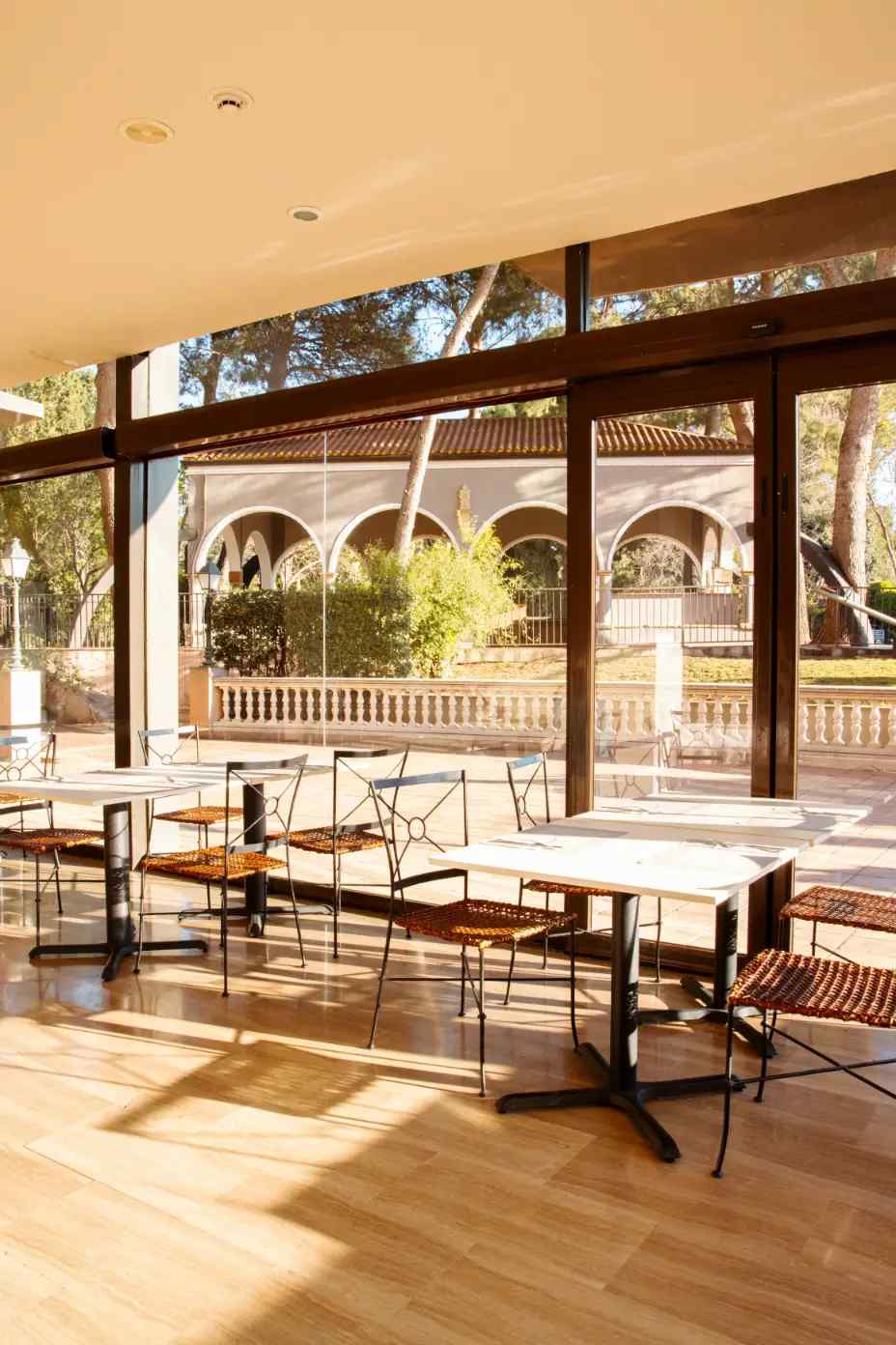 RESTAURANT DE L’HÔTEL SPA TERMES MONTBRIÓ — TARRAGONE RESTAURANT DE L’HÔTEL SPA TERMES MONTBRIÓ — TARRAGONE